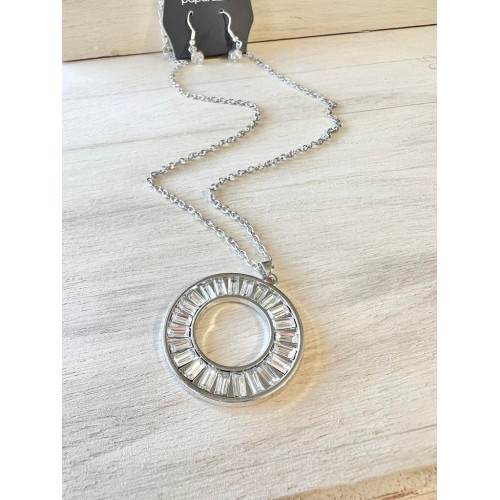 Clique Couture White Necklace Clique Couture White Necklace