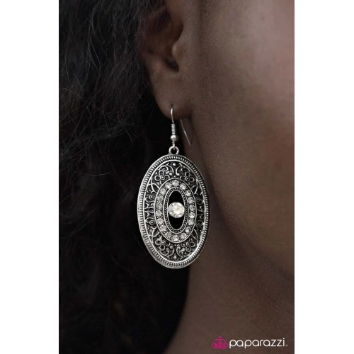 After Ever After White/Silver Earring After Ever After White/Silver Earring