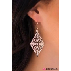 I Filigree Like Dancing! Gold Earring I Filigree Like Dancing! Gold Earring