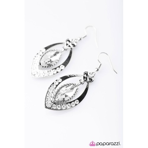 Royal Honeymoon White Earrings Royal Honeymoon White Earrings